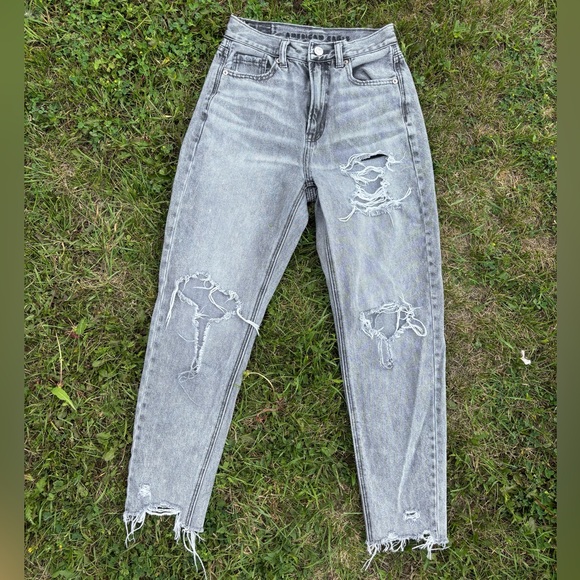 American Eagle Mom Jean Size 00 Short Gray Denim Distressed High Rise Grunge - Picture 1 of 9